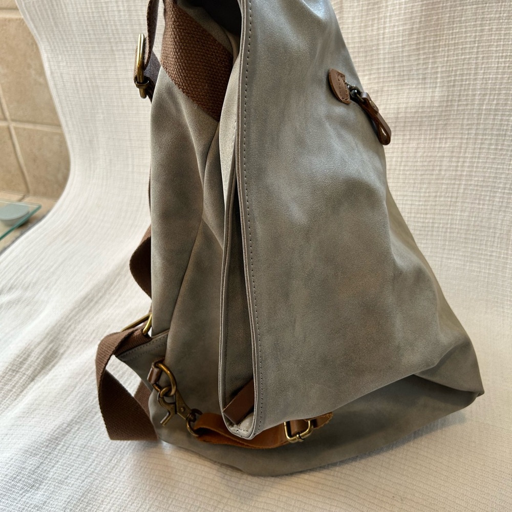 Stylish Gray Backpack - Picture 3 of 14